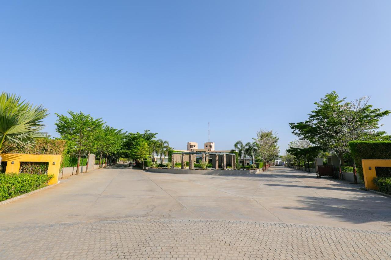 Club Heaven Palanpur Hotel Екстериор снимка