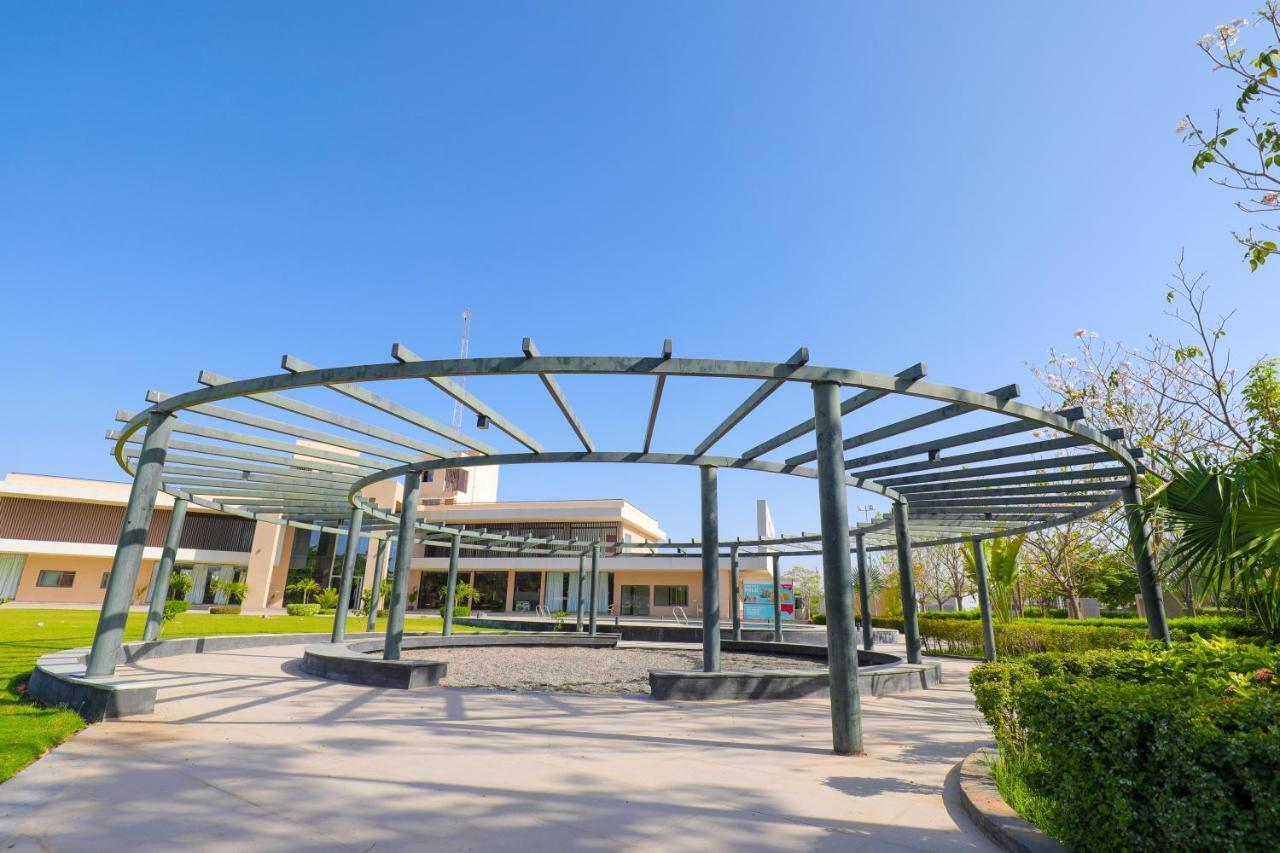 Club Heaven Palanpur Hotel Екстериор снимка
